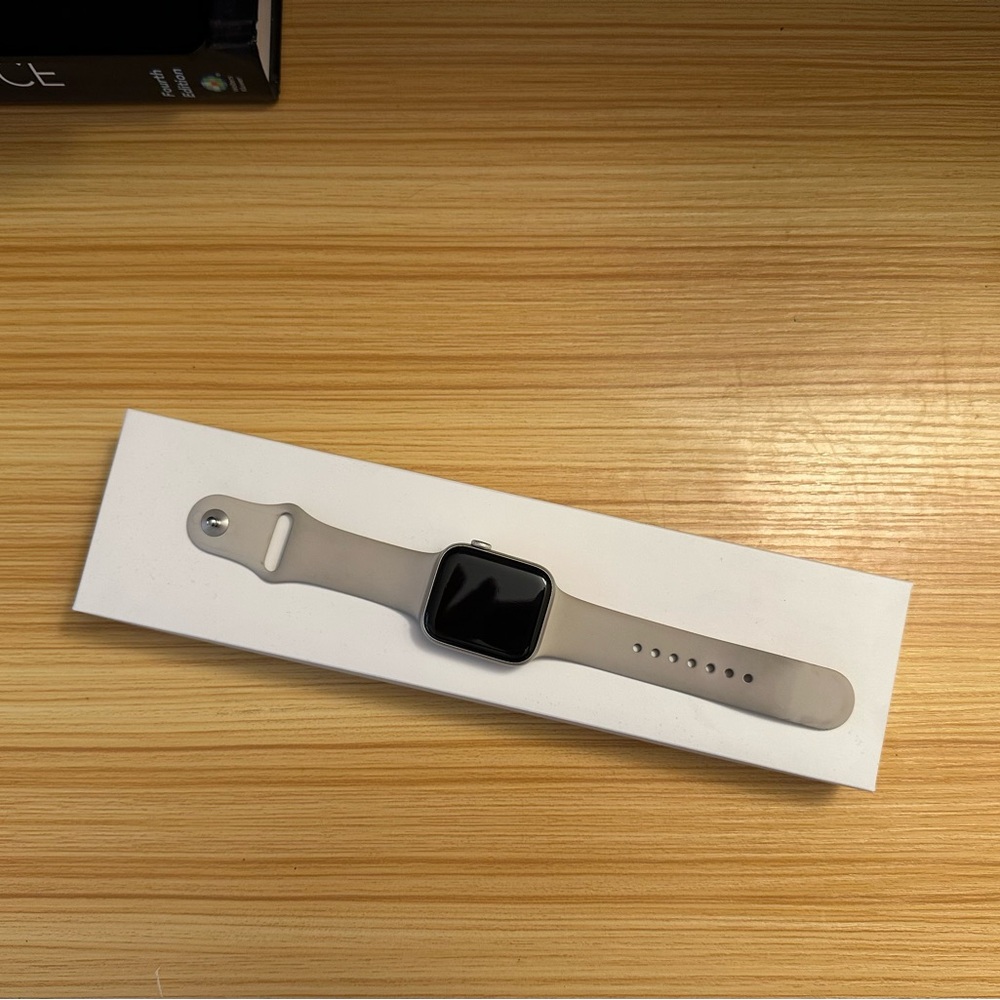 Apple Watch SE - lightly used